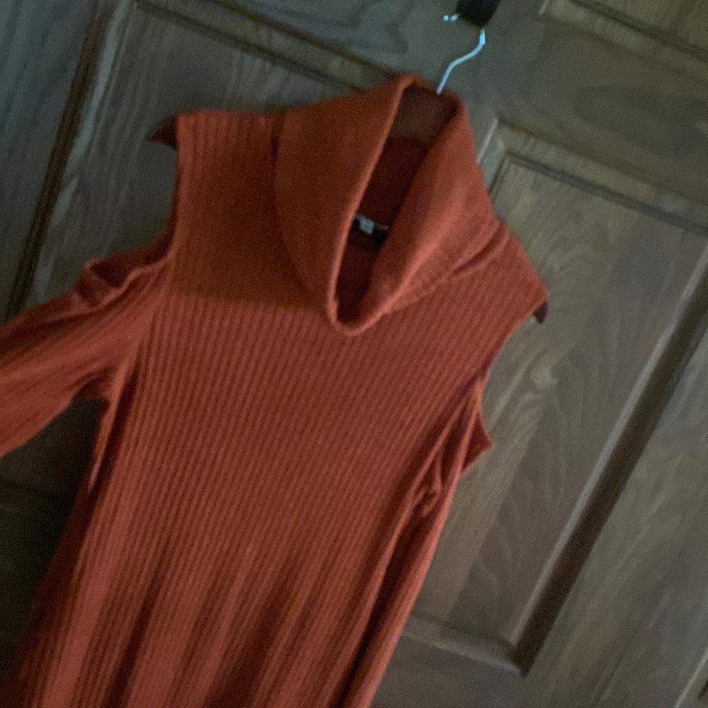 Fall🍁🍂 Cold-shoulder ribbed sweater dress! Pair this dress with some fall boot